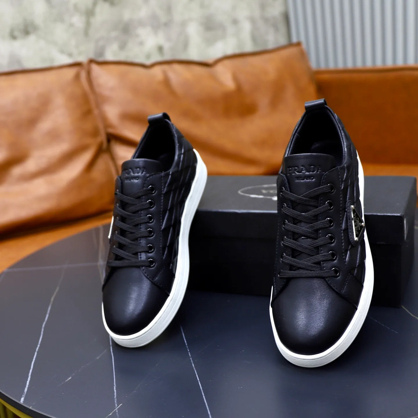 Ex-factory price: 420💰🙅‍♂️🙅‍♂️🙅‍♂️ Brand: PRADA Standard code: 38-44 (45 customized) Grade: Same as the official website Material: Original leather splicing Comfortable and breathable sheepskin lining Original wear-resistant outsole Style category: Men's fashion casual shoes Running sports shoes Distinguished luxury brand elements Top luxury Color: actual picture color
